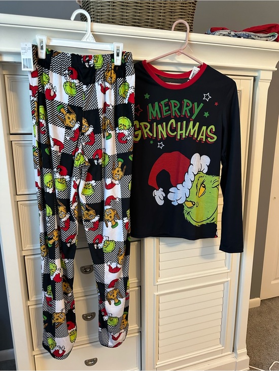 Dr Seuss Enterprises Other - 'Merry Grinchmas' Black & Multi Pajama Set NWT  Size XS